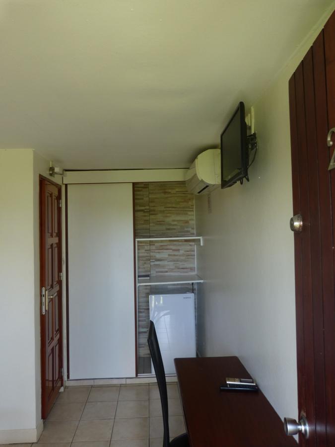 Airport Hotel Ducos Ngoại thất bức ảnh